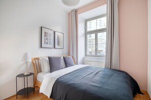 1 bedroom, iron/ironing board, WiFi, bed sheets - Excellent Alsergrund 1BR w/ Elevator & Rooftop Terrace, by Blueground (Vienna)