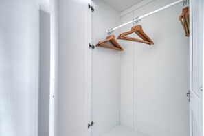 Interior - Cool Alsergrund 1BR w/ Rooftop Access & Elevator, by Blueground (Vienna)