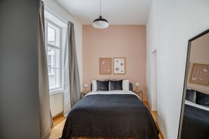 3 habitaciones, tabla de planchar con plancha, wifi y ropa de cama 