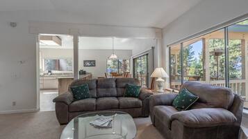 House, Multiple Beds (Beaver Street Retreat) | Living room