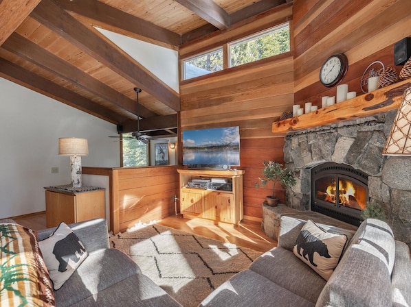 House, Multiple Beds (Carnelian Bay Chalet) | Living area