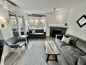 Smart TV, fireplace - Main Village-1 Bedroom, Queen+2 Sofabeds, Laundry, Parking, Grocery, EV chargers (Whistler)