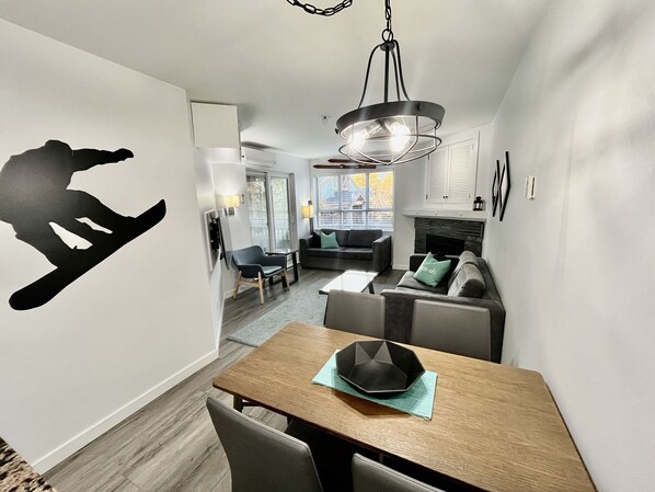 Smart TV, fireplace - Main Village-1 Bedroom, Queen+2 Sofabeds, Laundry, Parking, Grocery, EV chargers (Whistler)