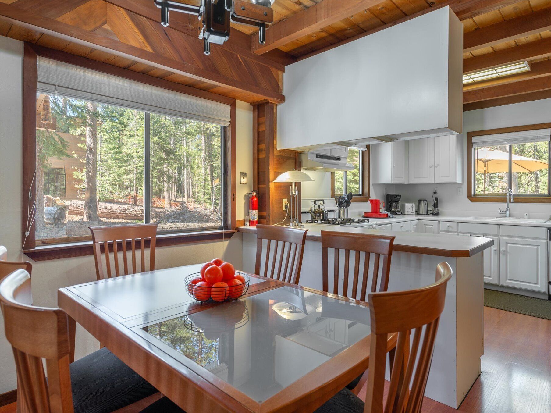 House, Multiple Beds (Lewis Ave Lodge) | Dining