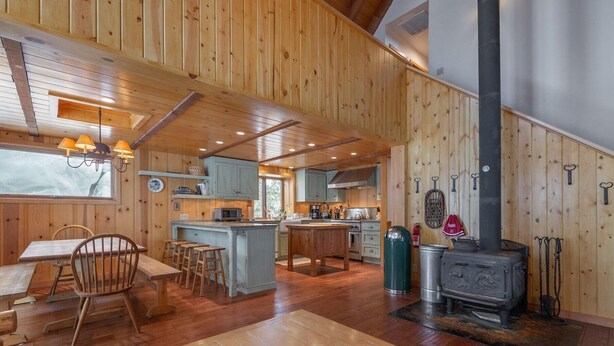 Talo, useita sänkyjä (Hillside Retreat) | Yksityinen keittiö