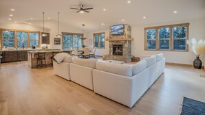 Hus, flere senger (Wooded Bliss) | Oppholdsrom