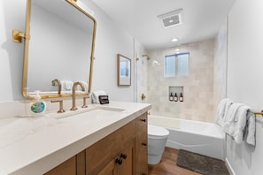 Bathroom - Troubadour's Landing (Kings Beach)