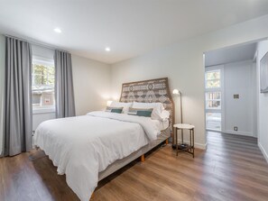 Cabin, Multiple Beds (Troubadour's Landing) | 5 bedrooms, WiFi - Troubadour's Landing (Kings Beach)