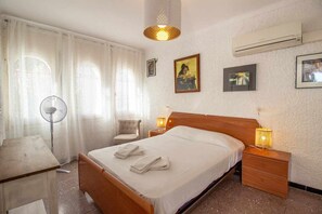 2 Schlafzimmer, Bügeleisen/Bügelbrett, Bettwäsche