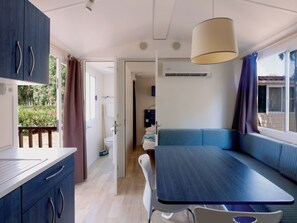 Interior - Beautiful apartment in villa for 4 guests with pool, A/C, WIFI, TV, terrace and pets allowed (Alghero)