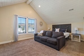 Smart-TV, Kamin, Videospiele, DVD-Player