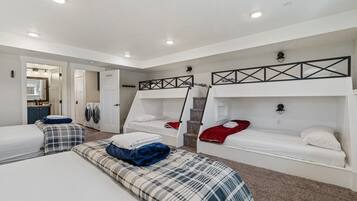 10 makuuhuonetta, työpöytä, silitysrauta/-lauta, ilmainen Wi-Fi