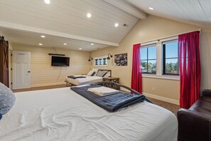 4 bedrooms, iron/ironing board, travel cot, free WiFi