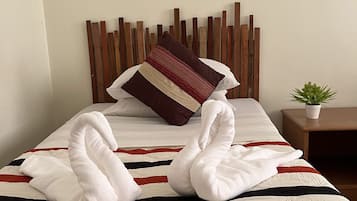 Classic Room, 2 Twin Beds | 1 bedroom, desk, free WiFi