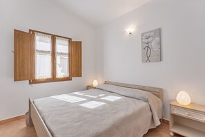 2 Schlafzimmer, Bügeleisen/Bügelbrett, Bettwäsche