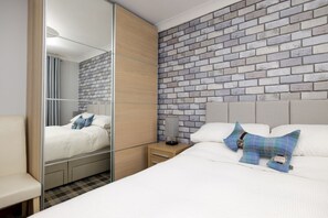 3 makuuhuonetta, silitysrauta/-lauta, Wi-Fi, vuodevaatteet
