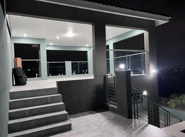 Property grounds - Luxury one bed room apartment with AC, roof top pool, WIFI located in Kingston. (Kingston)