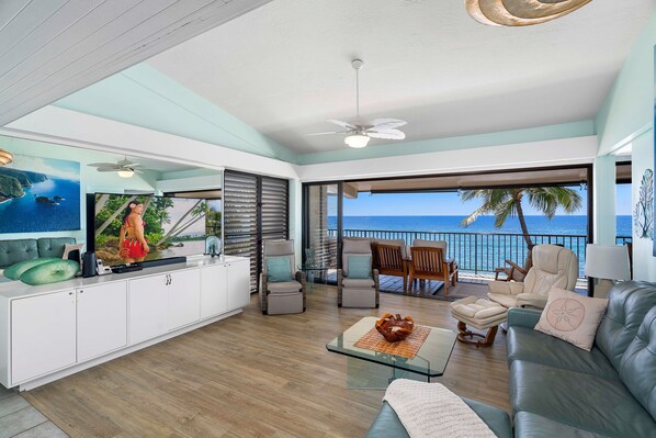 TV, books - Direct Ocean Front | Outdoor Lanai Patio | Hawaii Unit! (Kailua Kona)