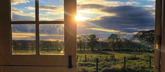 Cosy romantic shepherd hut in open countryside