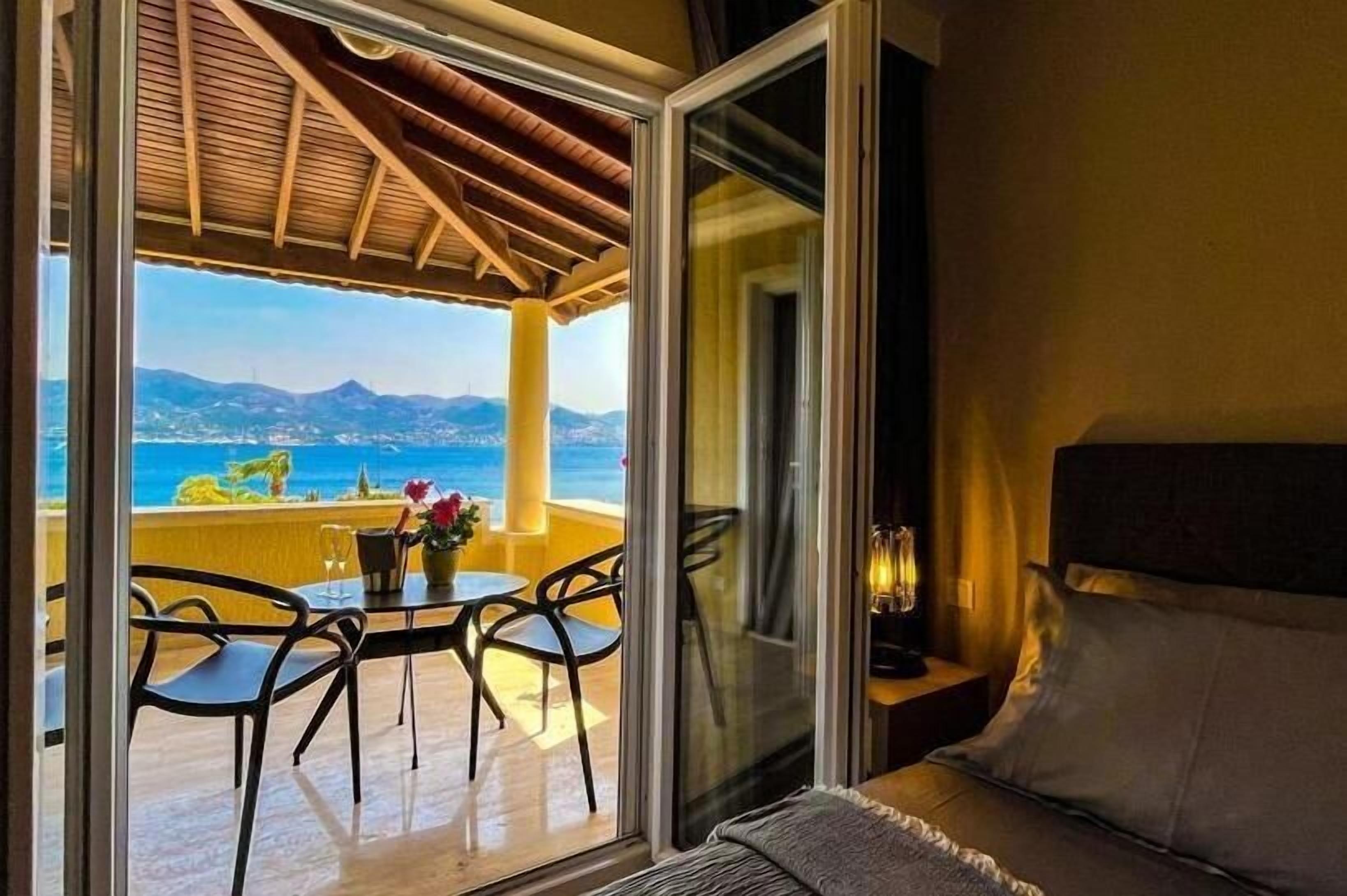 2-1 Apartment on the beach in Yalikavak