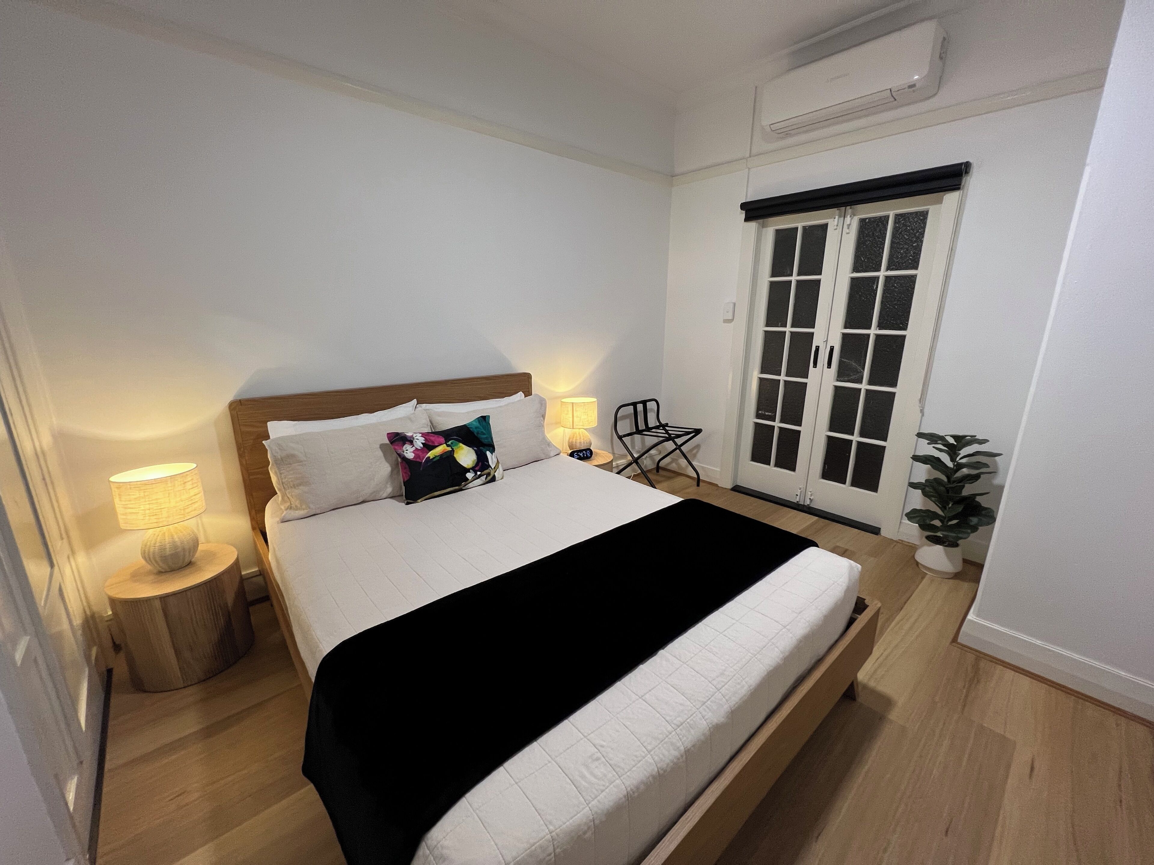 尊荣公寓, 1 间卧室, 厨房, 花园景观 | 高档床上用品、办公桌、笔记本电脑工作区、遮光窗帘