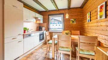 Kühlschrank, Mikrowelle, Ofen, Geschirrspüler