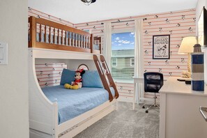 4 bedrooms, desk, iron/ironing board, free WiFi