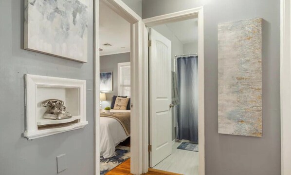 3 bedrooms, desk, iron/ironing board, WiFi