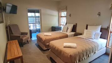 3 bedrooms, desk, iron/ironing board, travel cot