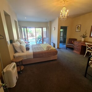 3 bedrooms, desk, iron/ironing board, travel cot