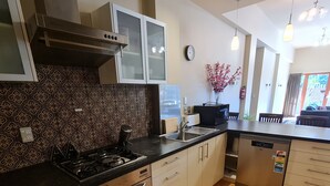 A modern kitchen with stainless steel appliances, patterned backsplash, and wooden flooring. - Find your stay peaceful and comfortable with luxury. Kids friendly (Scarborough)