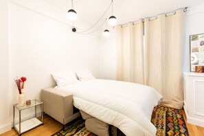 1 chambre, bureau, fer et planche à repasser, Wi-Fi