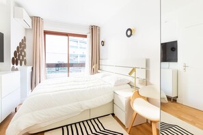 1 chambre, bureau, fer et planche à repasser, Wi-Fi
