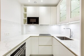 Réfrigérateur, micro-ondes, four, lave-vaisselle