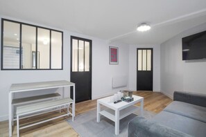 TV - 3 Cozy Apartments Near Galeries Lafayette-12pers (Paris)