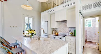 Elegant farmhouse-style cottage between Brenham with porch, open layout & loft