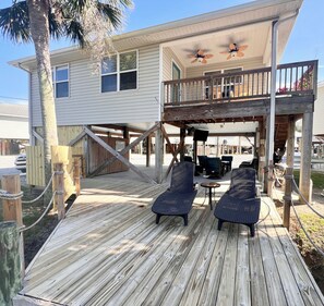 Terrace/patio - Bon Secour Cottage - Riverfront near Gulf beaches, sports complex, Wharf, OWA (Foley)