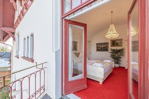 Unclassified image, 5 of 19, button