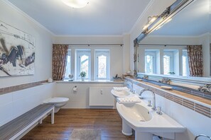 Unclassified image, 3 of 19, button