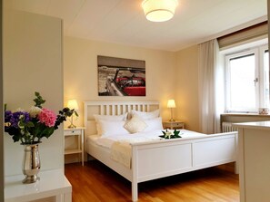 3 bedrooms, iron/ironing board, WiFi, bed sheets