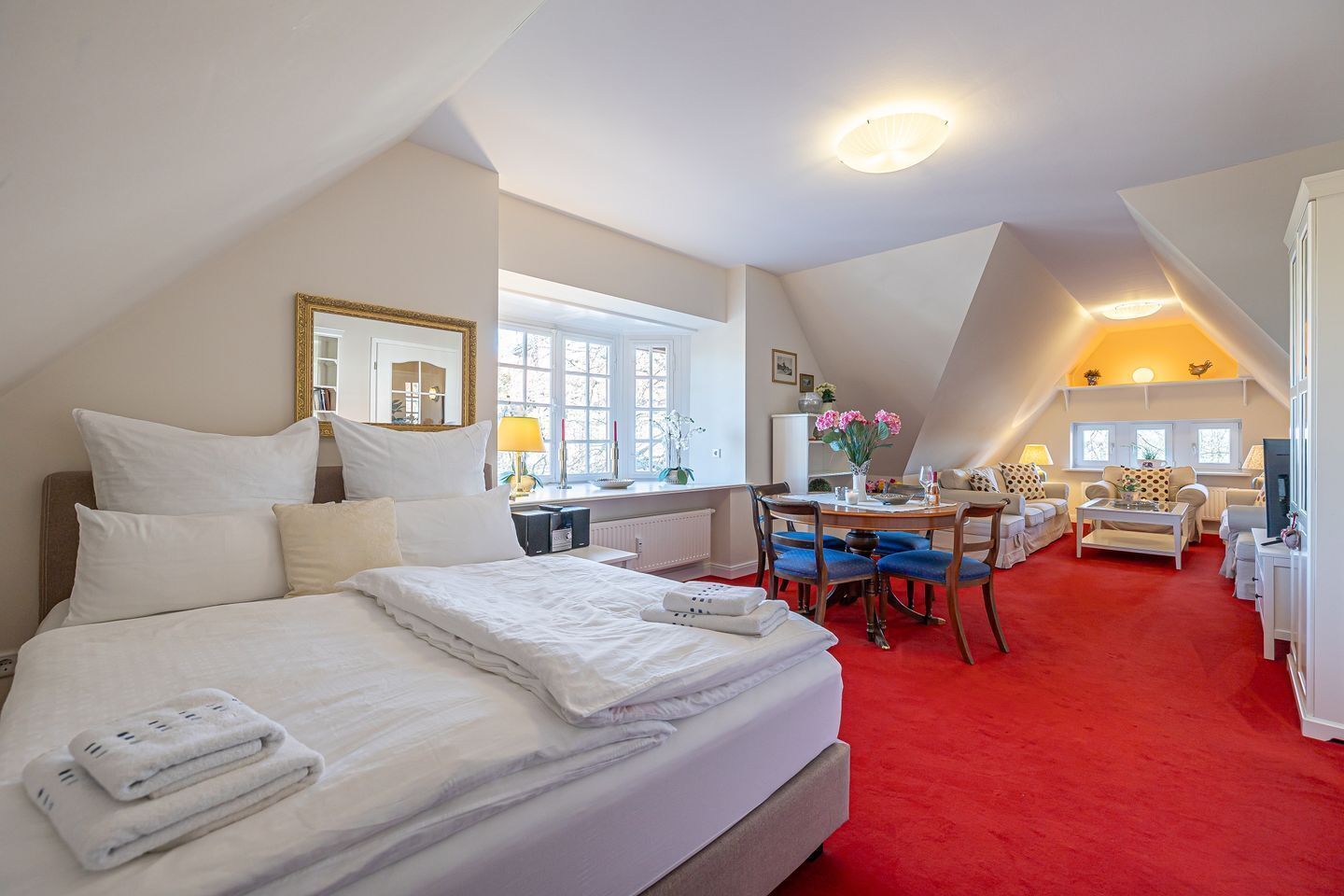 2 bedrooms, desk, iron/ironing board, WiFi