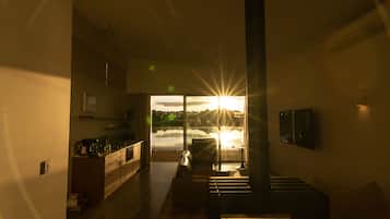 Flat-screen TV, fireplace