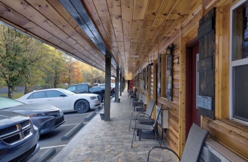 9 on the Ridge - 3 miles from Dollywood & Pet Friendly - Many repeat customers!