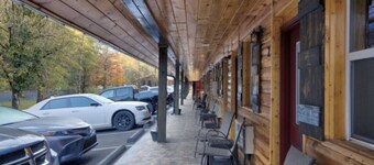 9 on the Ridge - 3 miles from Dollywood & Pet Friendly - Many repeat customers!