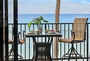 Outdoor dining - Papakea A306 Remodel Direct Oceanfront Studio Getaway (Lahaina)