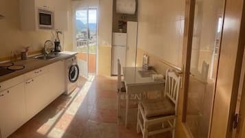 Fridge, microwave, oven, coffee/tea maker