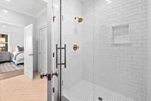 Shower, hair dryer, towels - "Endless Summer" Home - stunning ocean views! (Santa Cruz)