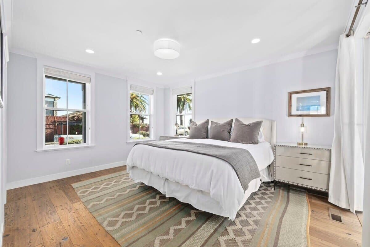 4 bedrooms, iron/ironing board, travel cot, WiFi