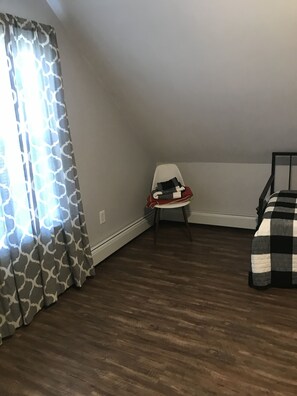 2 bedrooms, iron/ironing board, travel cot, free WiFi