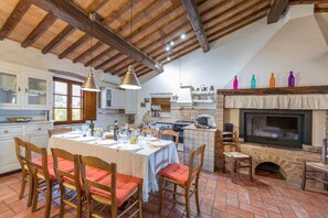 Dining - Country house sleeps 10 with pool (Asciano)